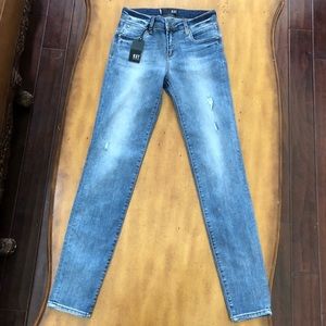 BRAND NEW SKINNY JEANS